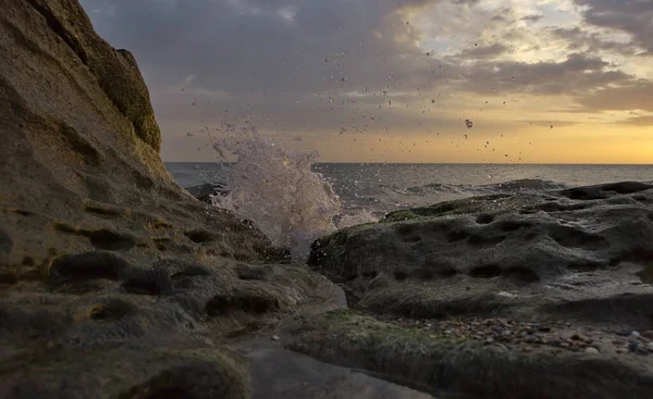 Russie République Daghestan Les Vagues Mer Éclaboussent Sur Les Rochers — Photo