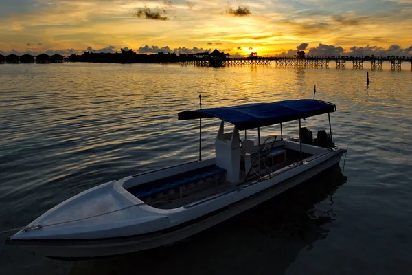 马来西亚 婆罗洲东海岸在大堡礁岛上的一个迷人的黎明 以其潜水俱乐部闻名世界 — 图库照片