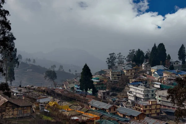 Bombi India Febrero 2016 Barrio Densamente Poblado Ciudad Rodeado Montañas — Foto de Stock