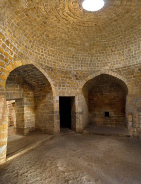 Derbent. - Rusya. 9 Nisan 2021. Antik Han 'ın Naryn-Kala kalesindeki hamamının kemerli kasaları. Hamam abdest, rahatlama ve iş toplantıları için kullanılıyordu..