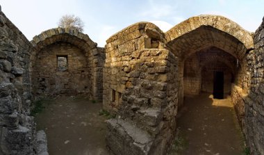 Derbent. - Rusya. 9 Nisan 2021. Antik Han 'ın Naryn-Kala kalesindeki hamamının kemerli kasaları. Hamam abdest, rahatlama ve iş toplantıları için kullanılıyordu..