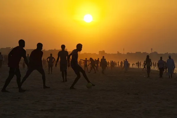 Dakar Senegalu Października 2021 Młodzi Mieszkańcy Stolicy Afryki Plaży Miejskiej — Zdjęcie stockowe