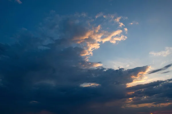Rússia Sul Sibéria Oriental Nuvens Sombrias Por Sol Céu Verão — Fotografia de Stock