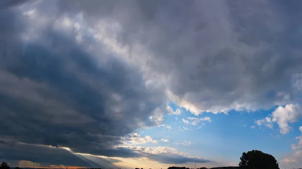 Russie Sud Sibérie Orientale Nuages Sombres Coucher Soleil Soirée Ciel — Photo