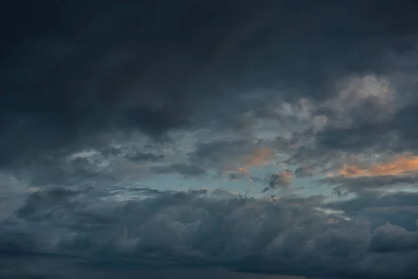 Oroszország Kelet Szibéria Déli Részén Sötét Naplemente Felhők Esti Nyári — Stock Fotó