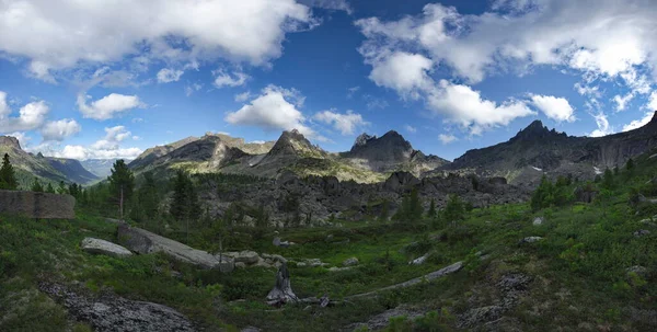 Russia Krasnoyarsk Territory Eastern Sayans View Taigish Pass Valley Dreams — Stock Photo, Image