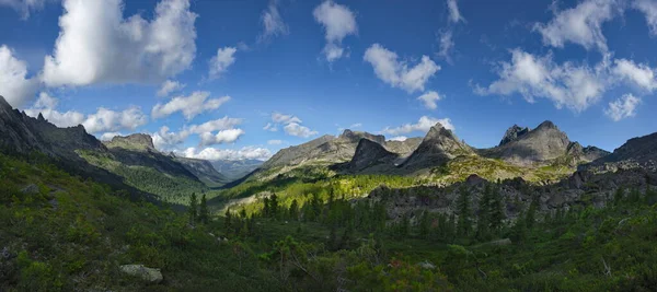Russia Krasnoyarsk Territory Eastern Sayans View Taigish Pass Valley Dreams — Foto Stock