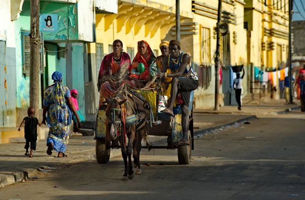 Saint Louis Senegal October 2021 Locals Bright National Clothes Driving — Zdjęcie stockowe