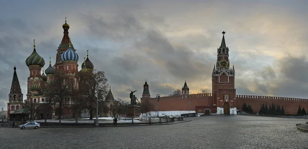 Moscow Russia December 2020 Kremlin Wall Spasskaya Tower Basil Cathedral — Foto Stock
