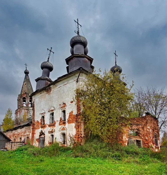 Russland Gebiet Wologda Verlassene Baufällige Orthodoxe Kirche Mit Schiefen Kuppeln — Stockfoto
