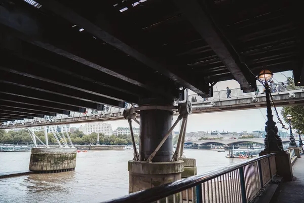 Southbank London 2021 Hungerford Bridge Und Golden Jubilee Bridges Blick — Stockfoto
