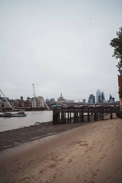 Southbank London 2021 Vew City Thames Beach Southbank Cloudy Day — 스톡 사진