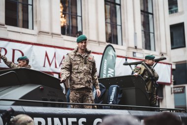 Londra, İngiltere - 2021.11.13: Kraliyet Deniz Kuvvetleri Londra Belediye Başkanı Gösteri Yürüyüşü 'nde