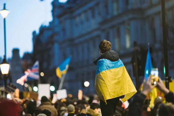 Downing Street Londen 2022 Oekraïners Protesteren Duizenden Mensen Verzamelen Zich — Gratis stockfoto