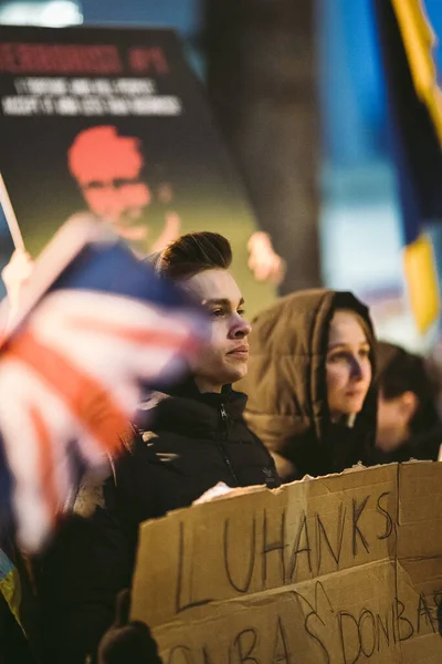 Downing Street Londen 2022 Oekraïners Met Spandoeken Vlaggen Verzamelen Zich — Gratis stockfoto