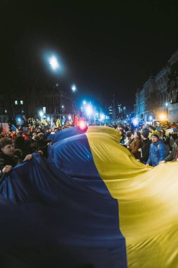 Hükümet, Londra (124; İngiltere - 2022.02.25): Ukrayna halkı, Rusya 'ya İngiliz Hükümeti, AB ve ABD' den Ukrayna 'daki savaşı durdurmak için daha sert yaptırımlar talep etmek üzere toplandı