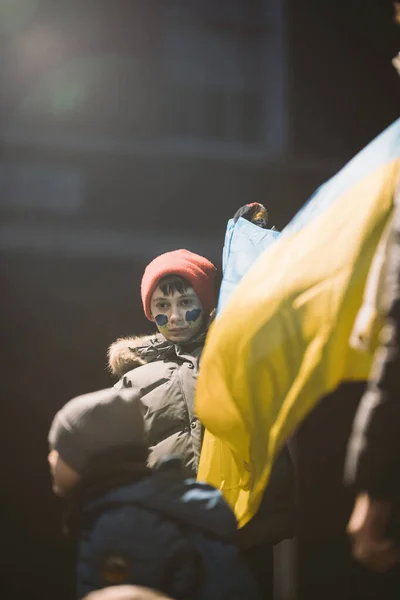 Downing Street Londyn Wielka Brytania 2022 Ukraińskie Dzieci Flagami Protestują — Zdjęcie stockowe
