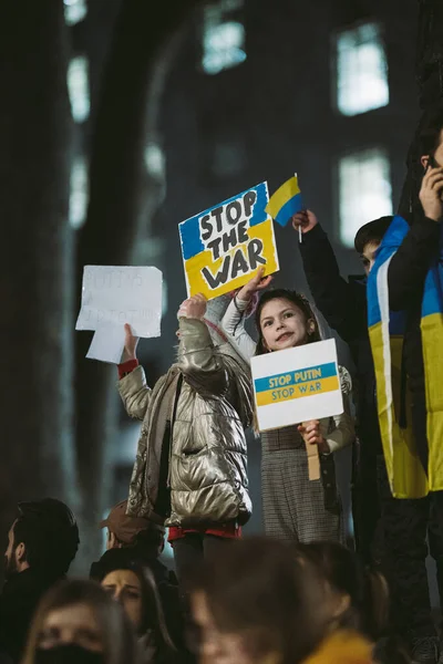 Даунінг Стріт Лондон Велика Британія 2022 Українські Діти Прапорами Протесту — стокове фото