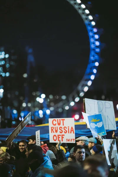 Даунинг Стрит Лондон 2022 Украинцы Знаменами Флагами Собираются Потребовать Ужесточения — стоковое фото