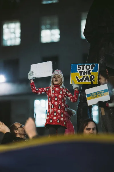 Downing Street London 2022 Ukrainian Kids Flags Protest Thousands Gather — ストック写真