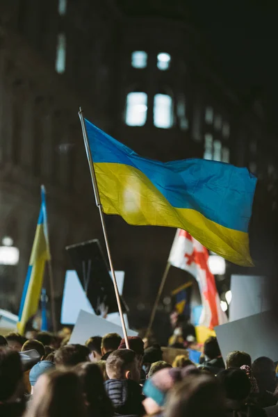Downing Street Londyn Wielka Brytania 2022 Ukraińcy Chorągwiami Flagami Zbierają — Zdjęcie stockowe