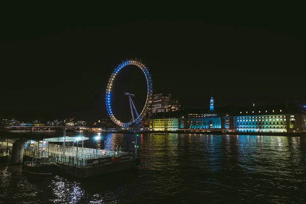 Downing Street Londyn 2022 Londyńskie Oko Żółtym Niebieskim Kolorze Solidarność — Zdjęcie stockowe