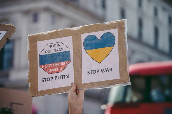 Downing Street Λονδίνο 2022 Διαδήλωση Του Ουκρανικού Λαού Χιλιάδες Συγκεντρώνονται — Φωτογραφία Αρχείου