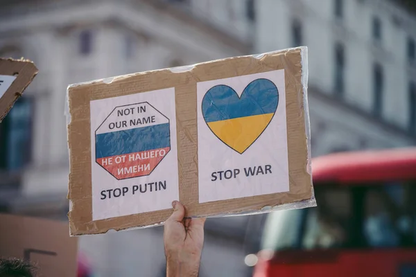 Downing Street Londen 2022 Oekraïense Mensen Protesteren Duizenden Verzamelen Zich — Stockfoto