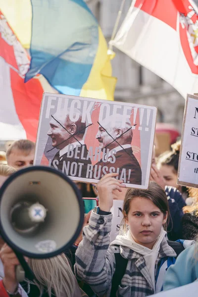 Downing Street Londres 2022 Jóvenes Niños Ucranianos Con Banderas Reúnen —  Fotos de Stock