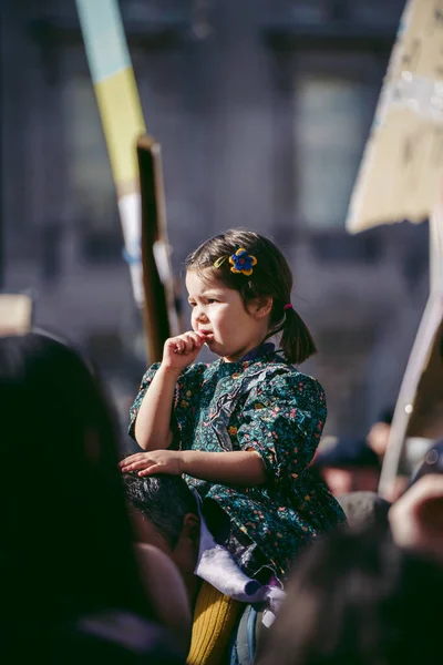 Downing Street Londres 2022 Jeunes Enfants Ukrainiens Avec Des Drapeaux — Photo