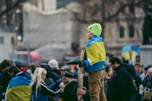 Trafalgar Square Londres 2022 Jóvenes Niños Ucranianos Reúnen Para Exigir —  Fotos de Stock