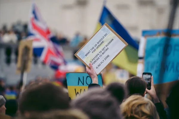 Trafalgar Square London 2022 Ukrainian People Protest Thousands Gather Demand — 스톡 사진