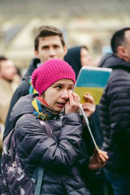 Parlamento Meydanı, Londra - 2022.03.06: Ukrayna halkı, Ukrayna 'daki savaşı durdurmak için Rusya' ya İngiliz Hükümeti, AB ve ABD 'den daha sert yaptırımlar talep etmek üzere toplandı