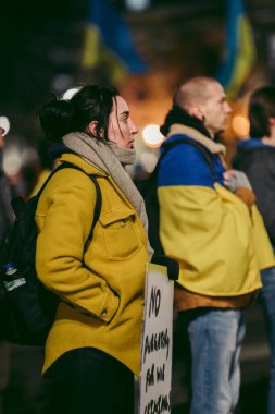 Trafalgar Meydanı, Londra - 124; İngiltere - 2022,03.07: Ukrayna halkı protesto etti, binlercesi Ukrayna 'daki savaşı durdurmak için Rusya' ya İngiliz Hükümeti, AB ve ABD 'den daha sert yaptırımlar talep etmek için toplandı