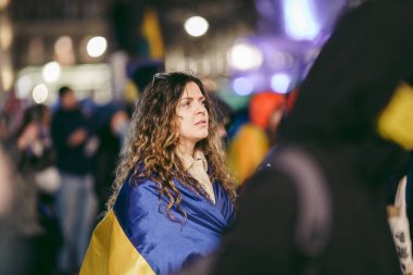 Trafalgar Meydanı, Londra - 124; İngiltere - 2022,03.07: Ukrayna halkı protesto etti, binlercesi Ukrayna 'daki savaşı durdurmak için Rusya' ya İngiliz Hükümeti, AB ve ABD 'den daha sert yaptırımlar talep etmek için toplandı