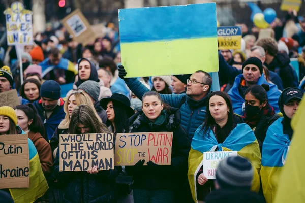 Парламентская Площадь Лондон 2022 Украинский Народ Протестует Тысячи Людей Собираются — стоковое фото