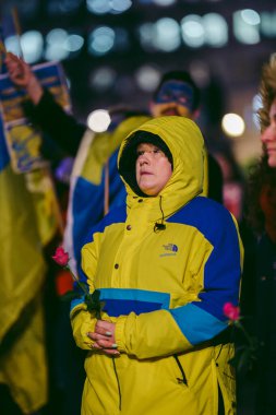 Trafalgar Meydanı, Londra - 124; İngiltere - 2022,03.08: Ukrayna halkı protesto ediyor, binlercesi Rusya 'ya İngiliz Hükümeti, AB ve ABD' den Ukrayna 'daki savaşı durdurmak için daha sert yaptırımlar talep etmek üzere toplandı