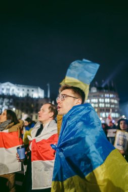 Trafalgar Meydanı, Londra - 124; İngiltere - 2022,03.09: Ukrayna halkı protesto etti, binlercesi Ukrayna 'daki savaşı durdurmak için Rusya' ya İngiliz Hükümeti, AB ve ABD 'den daha sert yaptırımlar talep etmek için toplandı