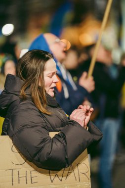 Trafalgar Meydanı, Londra - 124; İngiltere - 2022,03.09: Ukrayna halkı protesto etti, binlercesi Ukrayna 'daki savaşı durdurmak için Rusya' ya İngiliz Hükümeti, AB ve ABD 'den daha sert yaptırımlar talep etmek için toplandı