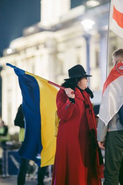 Trafalgar Meydanı, Londra - 124; İngiltere - 2022,03.09: Ukrayna halkı protesto etti, binlercesi Ukrayna 'daki savaşı durdurmak için Rusya' ya İngiliz Hükümeti, AB ve ABD 'den daha sert yaptırımlar talep etmek için toplandı