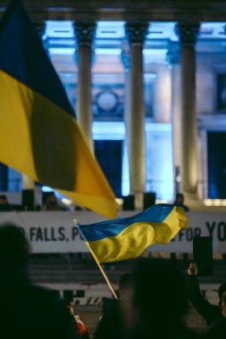 Trafalgar Meydanı, Londra - 124; İngiltere - 2022,03.09: Ukrayna halkı protesto etti, binlercesi Ukrayna 'daki savaşı durdurmak için Rusya' ya İngiliz Hükümeti, AB ve ABD 'den daha sert yaptırımlar talep etmek için toplandı