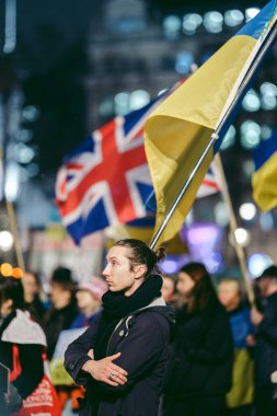 Trafalgar Meydanı, Londra the 124; İngiltere - 2022.03.10: Ukrayna halkı protesto ediyor, binlercesi Rusya 'ya İngiliz Hükümeti, AB ve ABD' den Ukrayna 'daki savaşı durdurmak için daha sert yaptırımlar talep ediyor