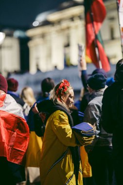 Trafalgar Meydanı, Londra the 124; İngiltere - 2022.03.10: Ukrayna halkı protesto ediyor, binlercesi Rusya 'ya İngiliz Hükümeti, AB ve ABD' den Ukrayna 'daki savaşı durdurmak için daha sert yaptırımlar talep ediyor
