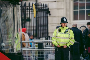 Hükümetin, Londra 'nın 124; İngiltere - 2022.03.12: Ukrayna halkı protesto ediyor, binlercesi Rusya' ya İngiliz Hükümeti, AB ve ABD 'den Ukrayna' daki savaşı durdurmak için daha sert yaptırımlar talep etmek için toplandı