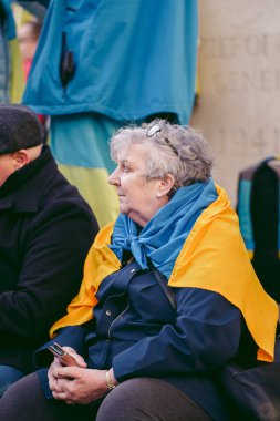 Hükümetin, Londra 'nın 124; İngiltere - 2022.03.12: Ukrayna halkı protesto ediyor, binlercesi Rusya' ya İngiliz Hükümeti, AB ve ABD 'den Ukrayna' daki savaşı durdurmak için daha sert yaptırımlar talep etmek için toplandı