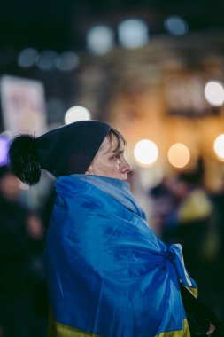 Trafalgar Meydanı, Londra the 124; İngiltere - 2022,03.15: Ukrayna halkı protesto etti, binlercesi Ukrayna 'daki savaşı durdurmak için Rusya' ya İngiliz Hükümeti, AB ve ABD 'den daha sert yaptırımlar talep etmek için toplandı