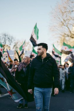 Hükümetin, Londra 'nın 124; İngiltere - 2022.03.19: Suriye ve Ukrayna halkı Rusya' ya İngiliz Hükümeti, AB ve ABD 'den Ukrayna' daki savaşı durdurmak için daha sert yaptırımlar talep etmek üzere toplandı.