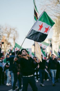 Hükümetin, Londra 'nın 124; İngiltere - 2022.03.19: Suriye ve Ukrayna halkı Rusya' ya İngiliz Hükümeti, AB ve ABD 'den Ukrayna' daki savaşı durdurmak için daha sert yaptırımlar talep etmek üzere toplandı.