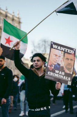 Hükümetin, Londra 'nın 124; İngiltere - 2022.03.19: Suriye ve Ukrayna halkı Rusya' ya İngiliz Hükümeti, AB ve ABD 'den Ukrayna' daki savaşı durdurmak için daha sert yaptırımlar talep etmek üzere toplandı.