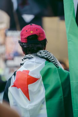 Hükümetin, Londra 'nın 124; İngiltere - 2022.03.19: Suriye ve Ukrayna halkı Rusya' ya İngiliz Hükümeti, AB ve ABD 'den Ukrayna' daki savaşı durdurmak için daha sert yaptırımlar talep etmek üzere toplandı.